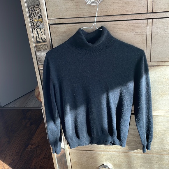 Black cashmere turtleneck sweater, size L - Picture 1 of 4